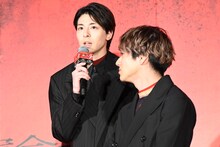 高杉真宙（奥）、山田裕貴（手前）。