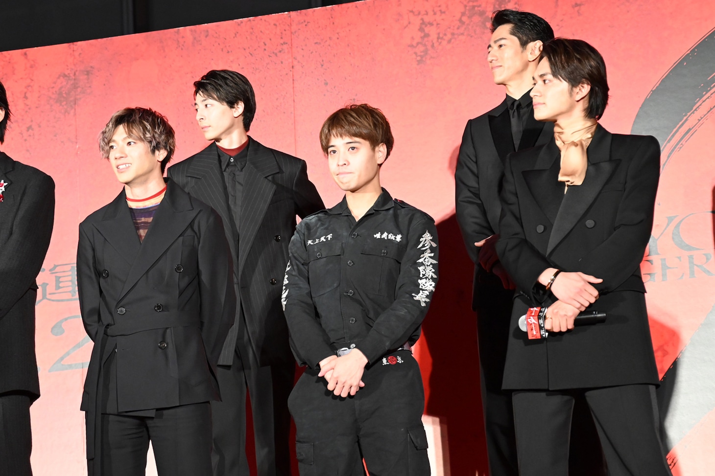 前列左から山田裕貴、堀家一希、北村匠海（DISH//）。後列左から高杉真宙、永山絢斗。