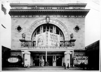 1952年年9月、「風と共に去りぬ」上映時の大阪松竹座の外観。