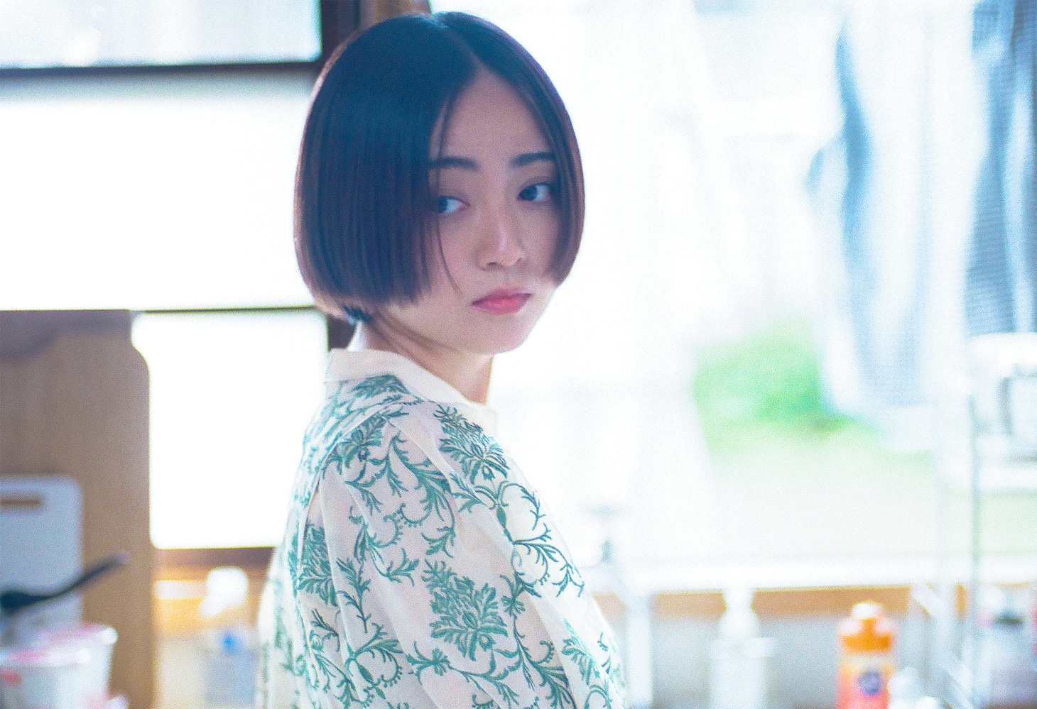高嶋愛役の安達祐実。