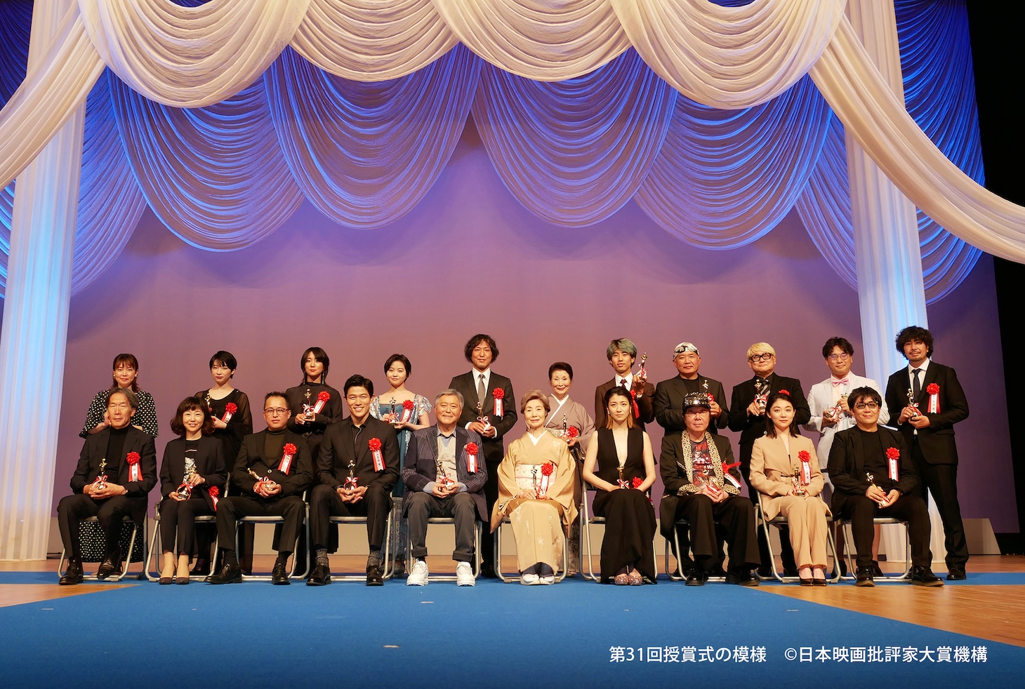 第31回日本映画批評家大賞の授賞式の様子。