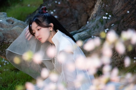 中国ドラマ「千古の愛、天上の詩」より、チョウ・ドンユィ演じる上古。 (c)Tencent Penguin Pictures. All Rights Reserved.