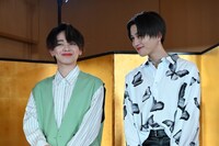 左から宮世琉弥、八木勇征。