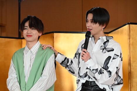 左から宮世琉弥、八木勇征。