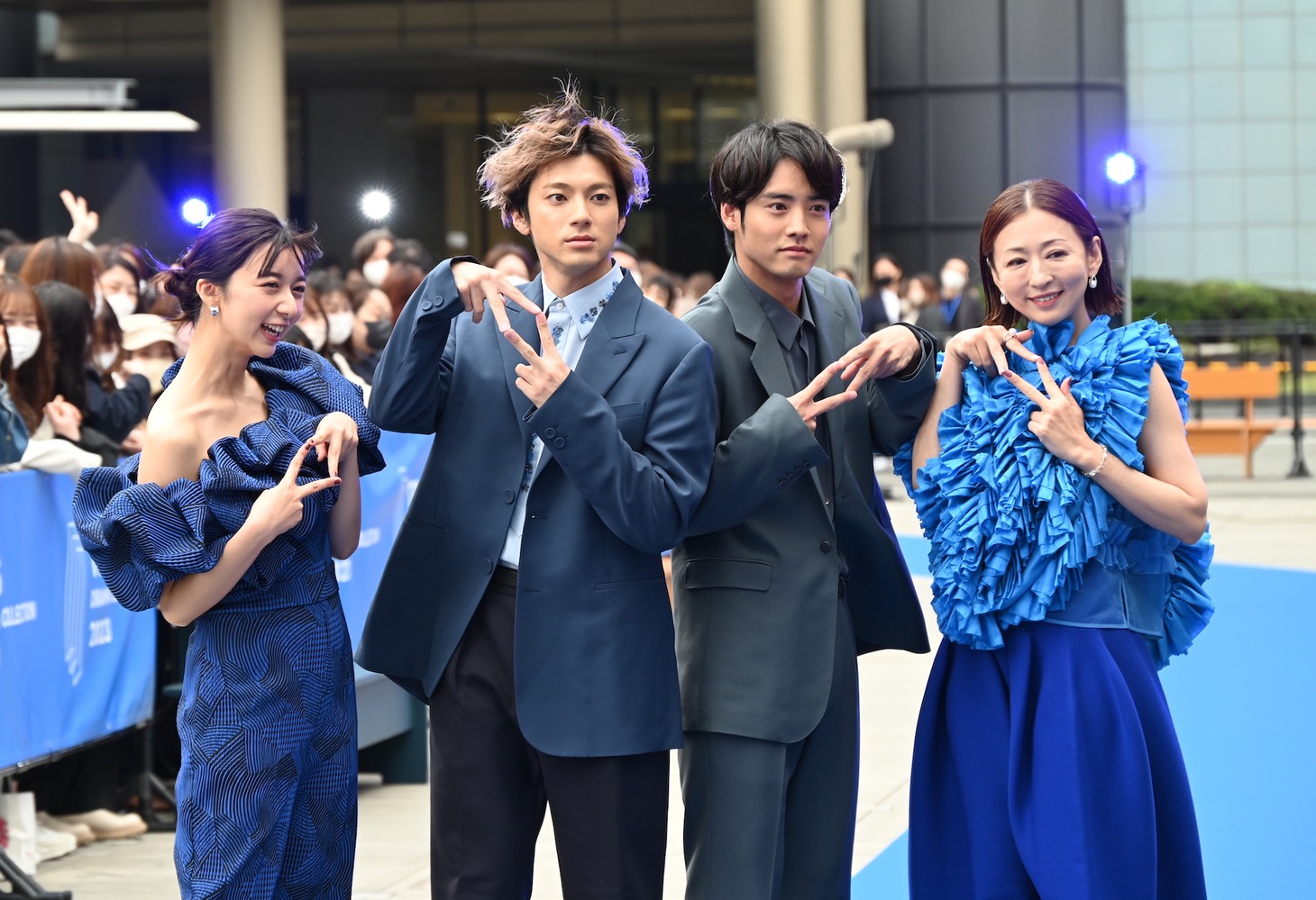 左から上白石萌歌、山田裕貴、赤楚衛二、松雪泰子。