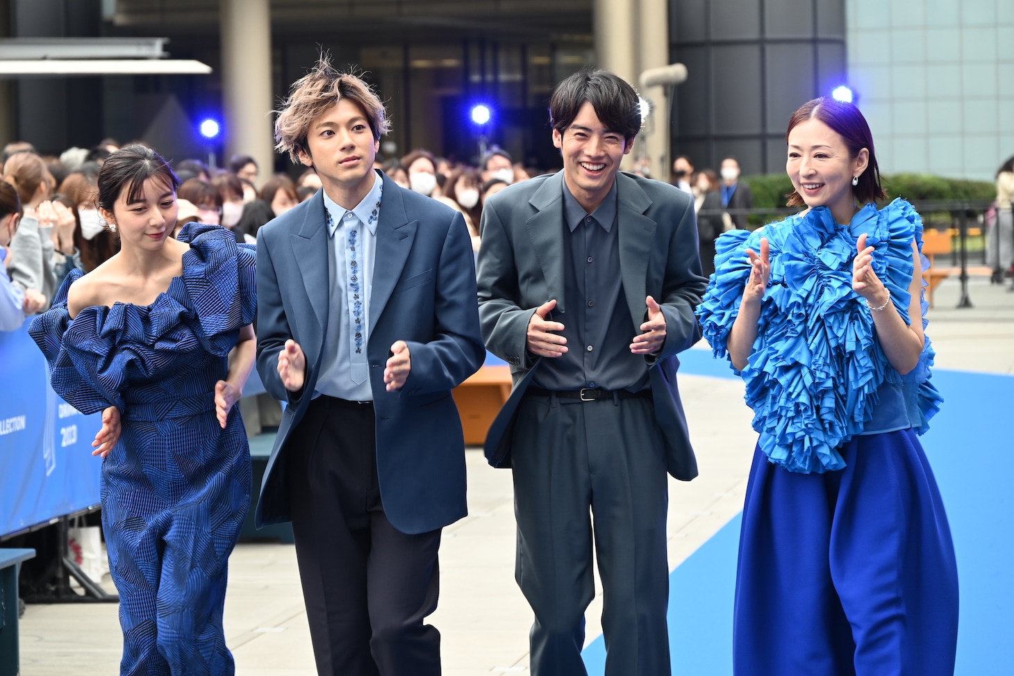 左から上白石萌歌、山田裕貴、赤楚衛二、松雪泰子。