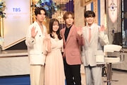 左から坂東龍汰、橋本環奈、山田涼介、長尾謙杜。
