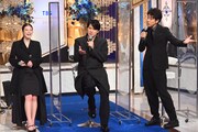 左から今田美桜、福山雅治、大泉洋。