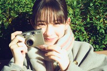 「畑芽育1st写真集 残照」より。