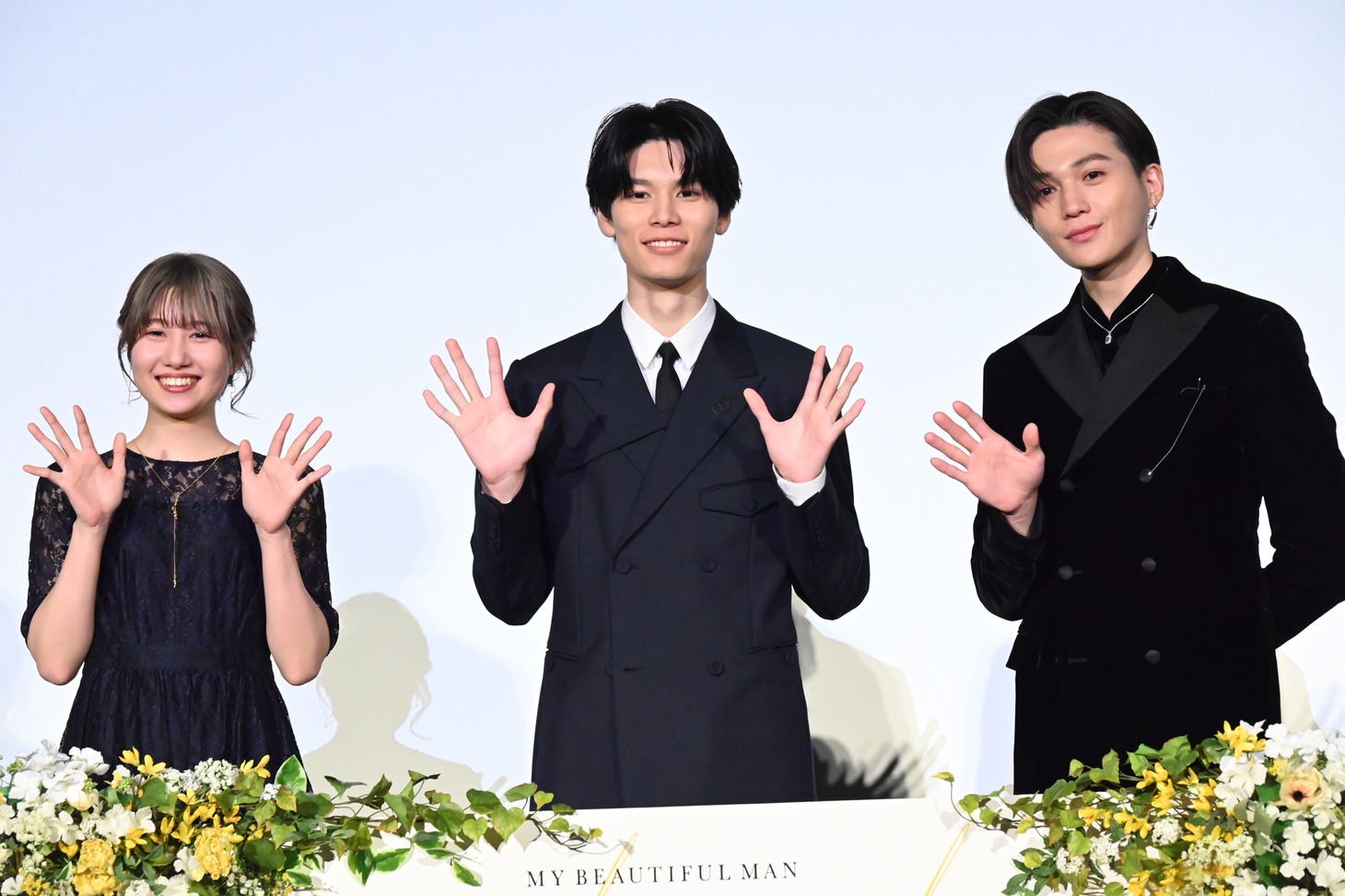 左から酒井麻衣監督、萩原利久、八木勇征。