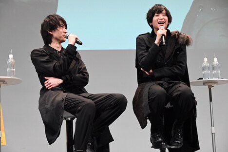 左から和田雅成、荒牧慶彦。