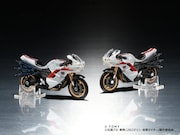 左からサイクロン号(仮面ライダーver.)、サイクロン号(仮面ライダー第2号ver.)。