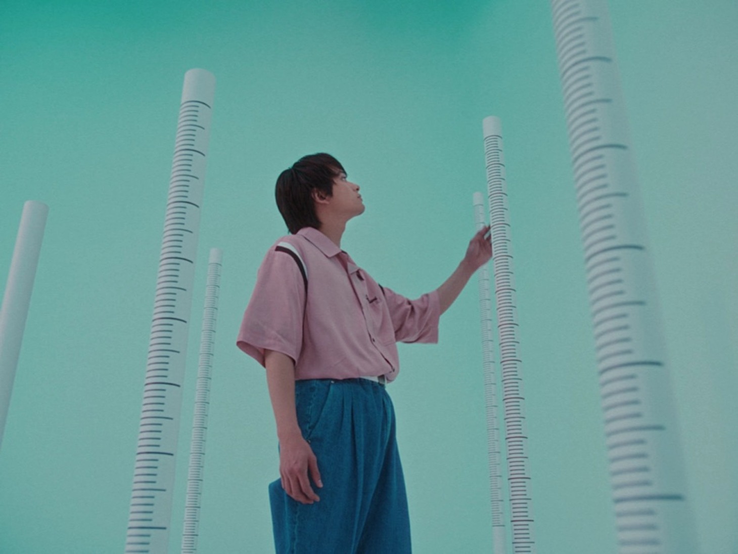 niko and ... 2023春夏 BRAND MOVIE「ワンダーフォーゲル / asmi」場面写真