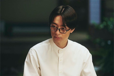 作間龍斗演じる周。