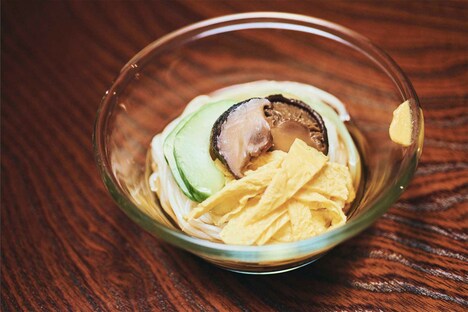 錦糸卵としいたけのたいたんのせ冷や麦