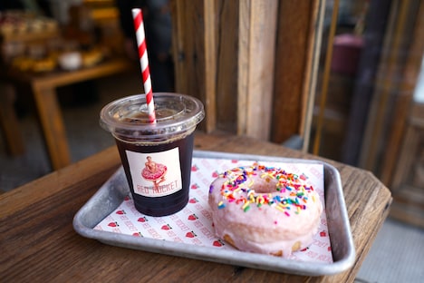 グッドタウンドーナツのRED ROCKETセット。