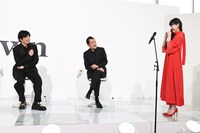 左から田中圭、吉田鋼太郎、麻生久美子。