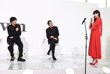 左から田中圭、吉田鋼太郎、麻生久美子。