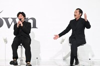 左から田中圭、吉田鋼太郎。