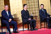 左から北野武、加瀬亮、浅野忠信。