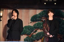 左から奥平大兼、横浜流星。