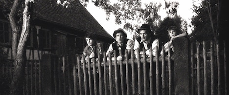 「宇宙の彼方より」場面写真