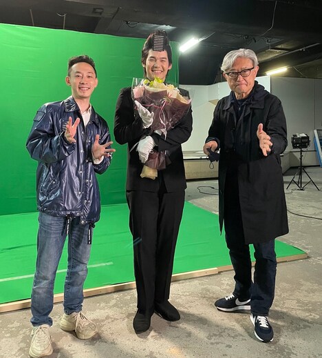 左からプロデューサーの一ノ瀬京介、spi、堤幸彦。