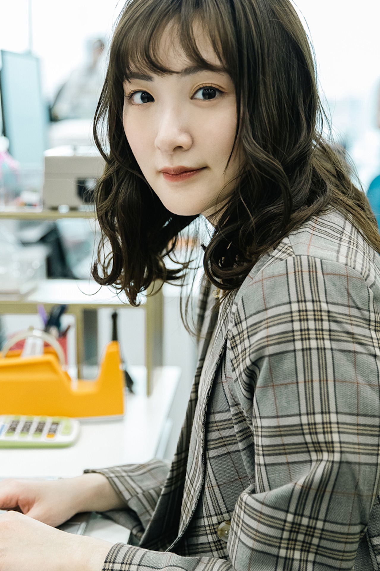 生駒里奈演じる斉藤佳奈。