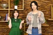 左から内田真礼、鈴木仁。