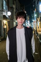 牧由人役の本田響矢。