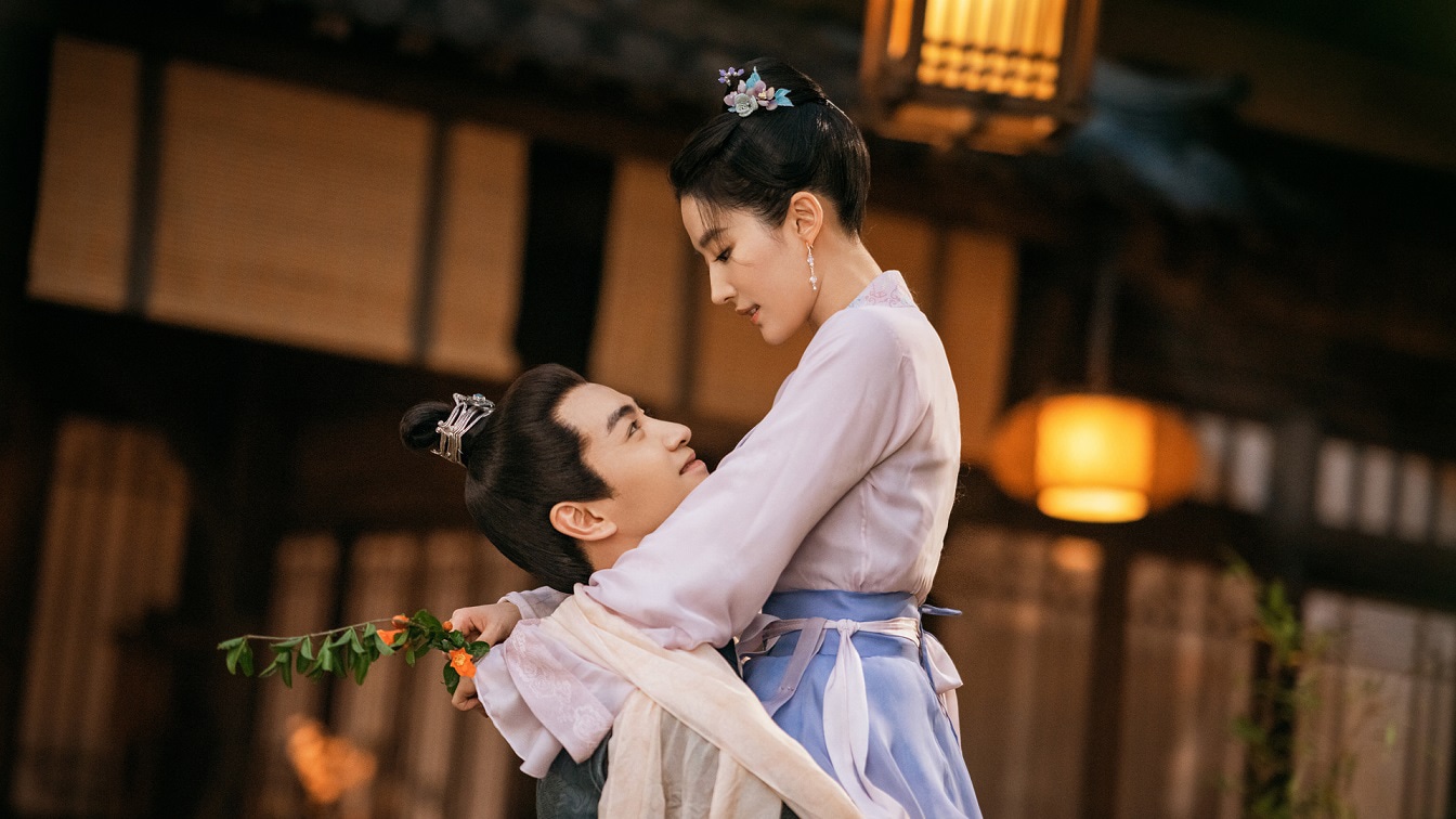 中国ドラマ「夢華録（むかろく）」より、チェン・シャオ演じる顧千帆（右）とリウ・イーフェイ演じる趙盼児（右）。