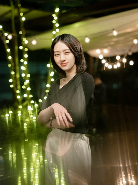 スミレ役の逢沢りな。