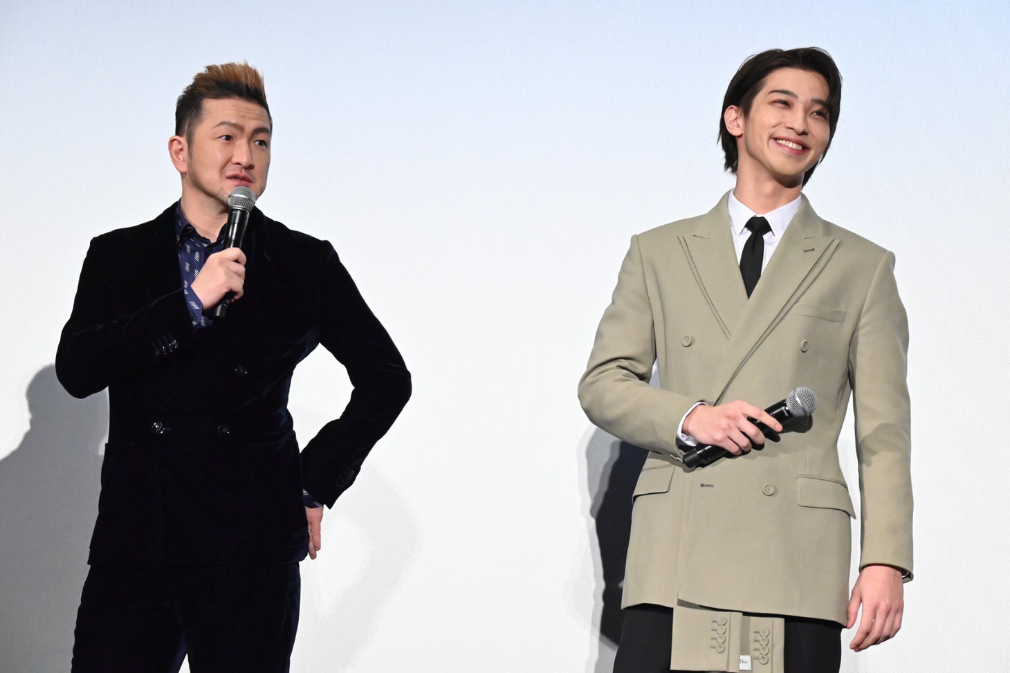 左から中村獅童、横浜流星。