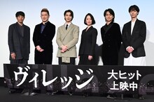 「ヴィレッジ」公開記念舞台挨拶の様子。左から藤井道人、中村獅童、横浜流星、黒木華、奥平大兼、作間龍斗。