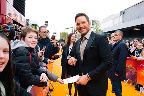 クリス・プラット（中央）