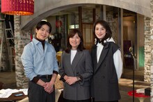 左から松下洸平、柚月裕子、天海祐希。