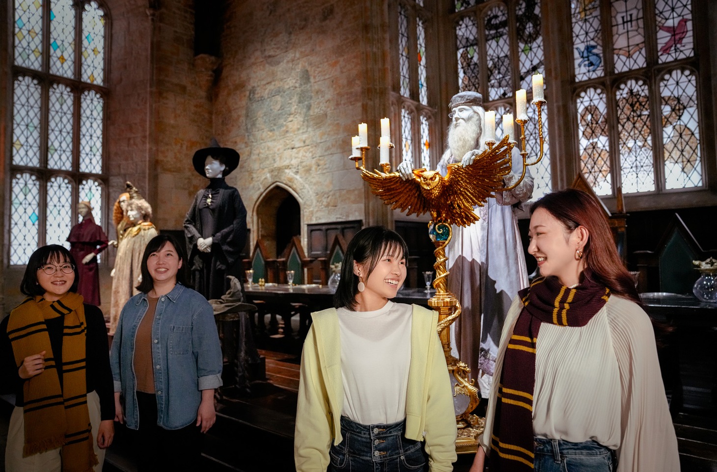 ホグワーツ魔法魔術学校大広間の様子。