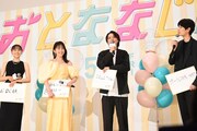 「これまで言えなかった好きなこと」というお題で、「コミュニケーション」と答える井上瑞稀（中央右）。
