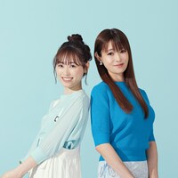 左から仲川有栖役の福原遥、成瀬瞳子役の深田恭子。