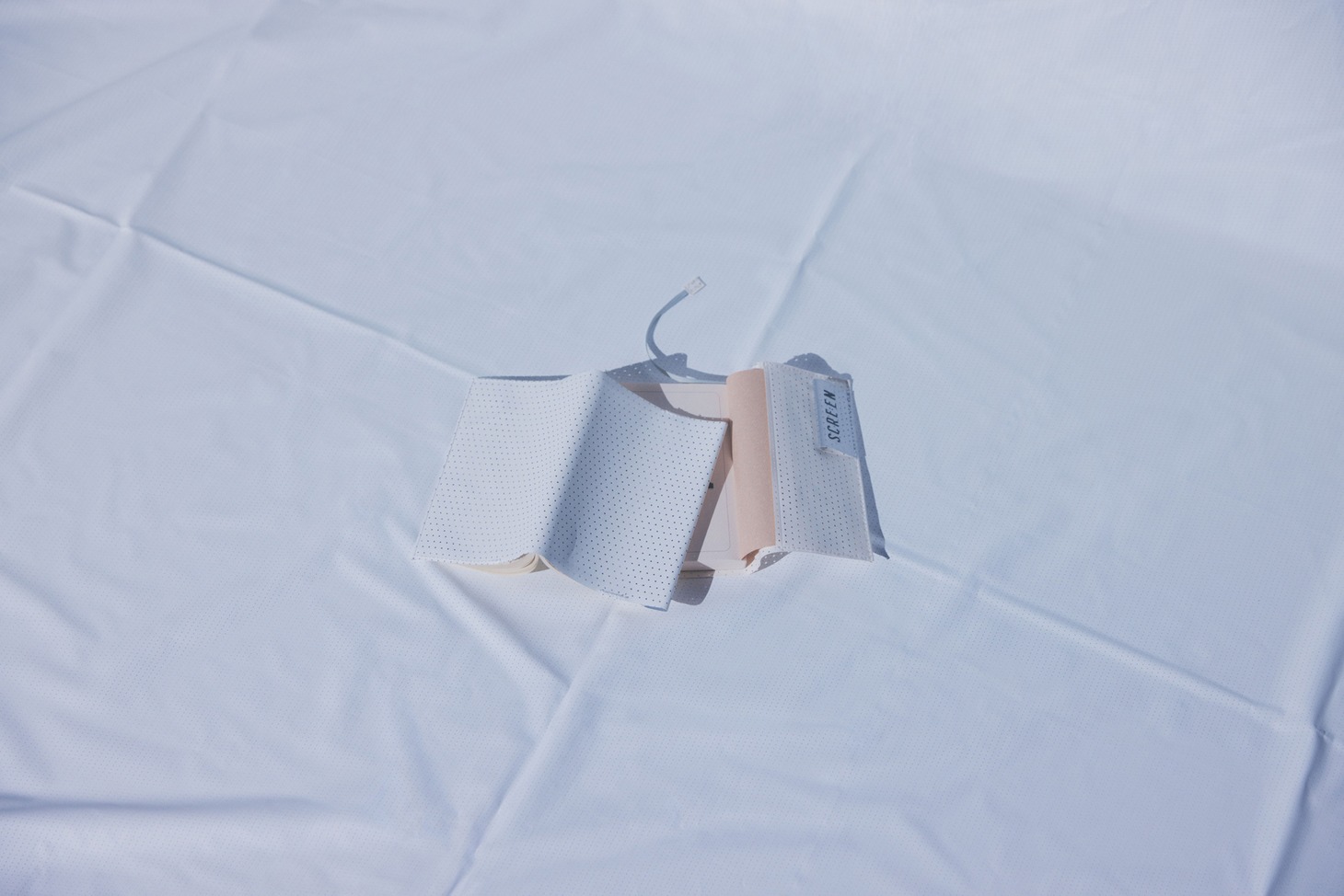 BOOK COVER（税込2800円）