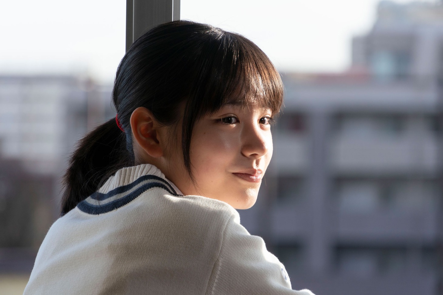 「水は海に向かって流れる」より、當真あみ演じる楓。