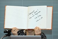 リンダ・カリーヌ・ドゥ・ジテールによるメッセージ。「アダマン号に乗って」が日本公開されることと、「アダマン号のような場所が日本にもあったらいいな」という2つの意味が込められている。