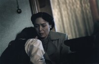 「太陽」より、桃井かおり演じる皇后。