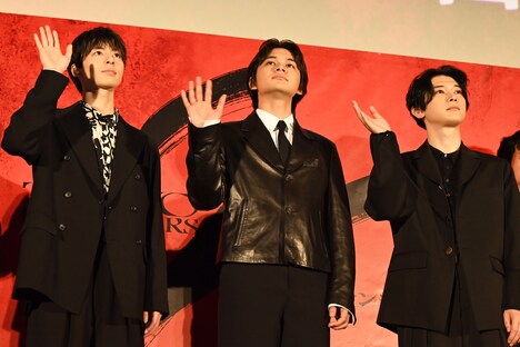 左から高杉真宙、北村匠海、吉沢亮。