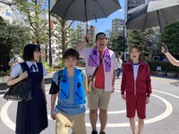 「劇場版 推しが武道館いってくれたら死ぬ」のメイキングカットより。