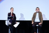 左から市川実日子、庵野秀明。