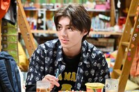 Paraviオリジナルストーリー「女王様に捧ぐ薬指」より、翔演じるレイ。