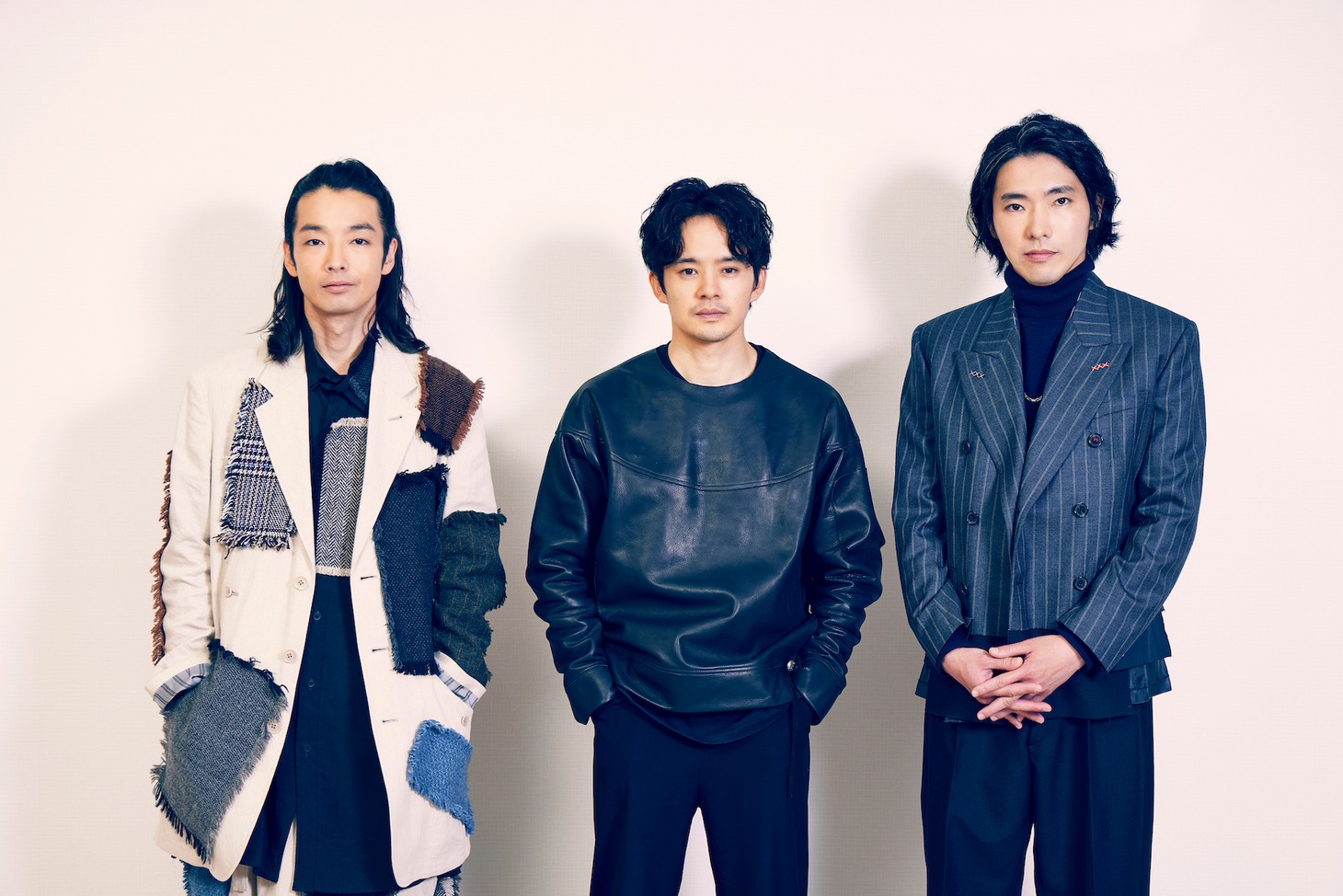 左から森山未來、池松壮亮、柄本佑。