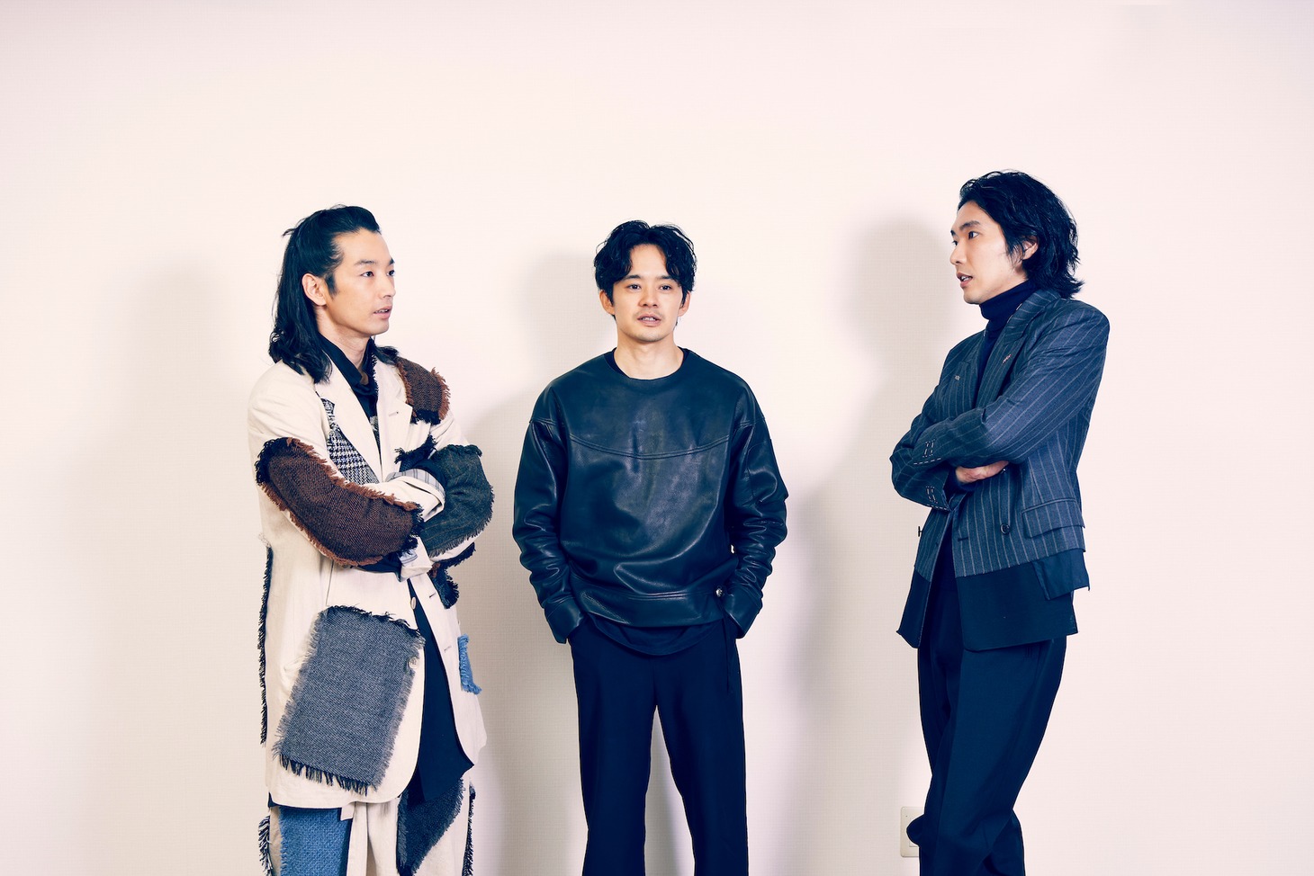 左から森山未來、池松壮亮、柄本佑。