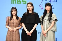 左から齊藤なぎさ、茅島みずき、入山法子。